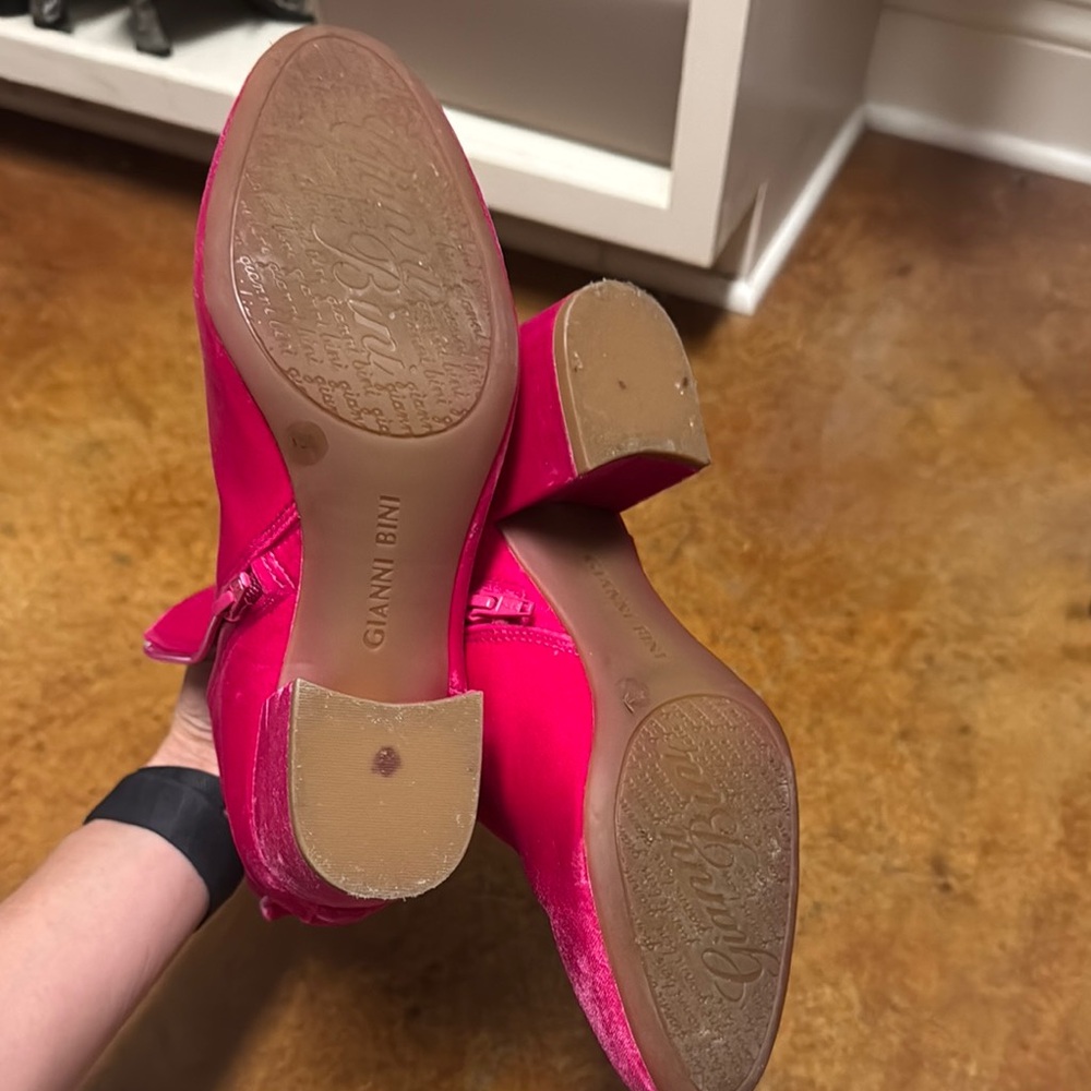 Gianni Bini Stylish Pink Suede Ankle Boots - Picture 5 of 5